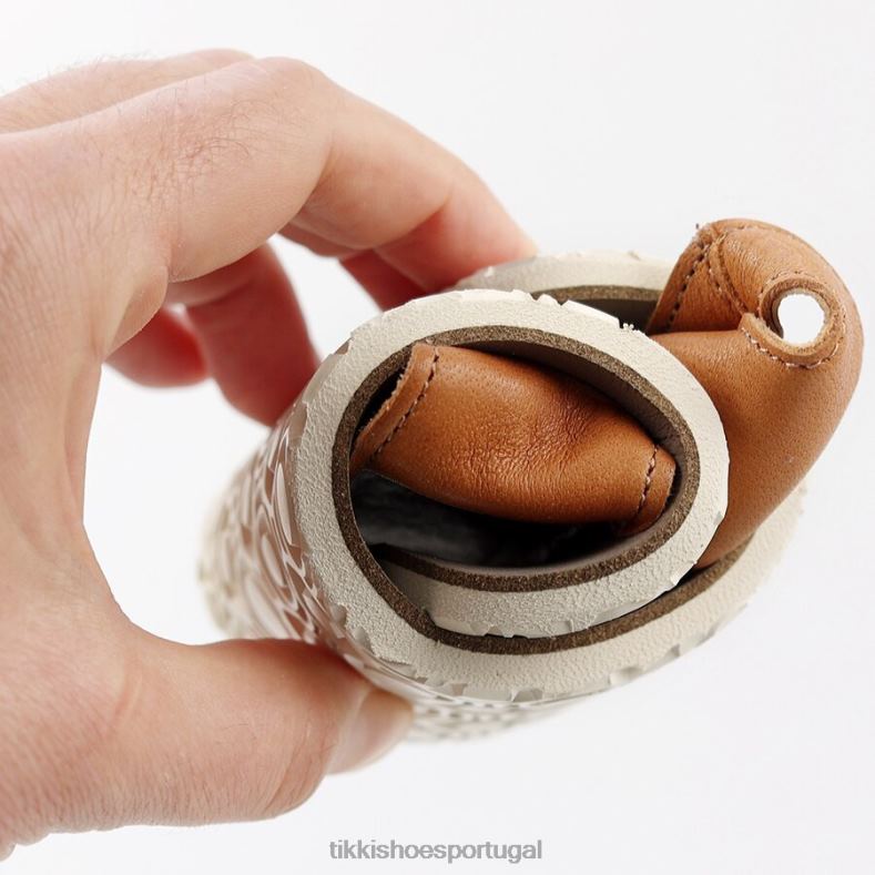 Tikki adultos conhaque sandálias descalças vibe v1 calçados 68Z4V236